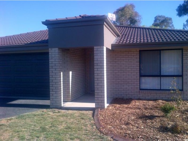 16  Earle Page Drive, Armidale NSW 2350