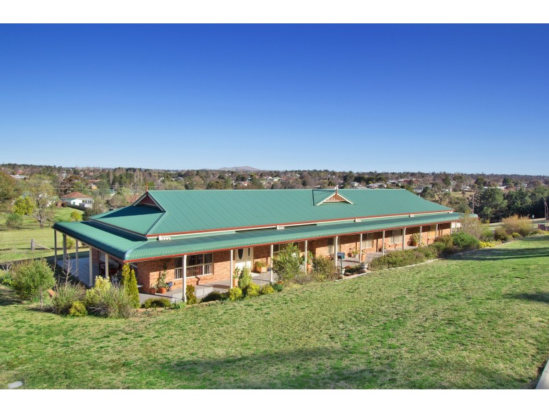 10 Fitzroy Street, Uralla NSW 2358