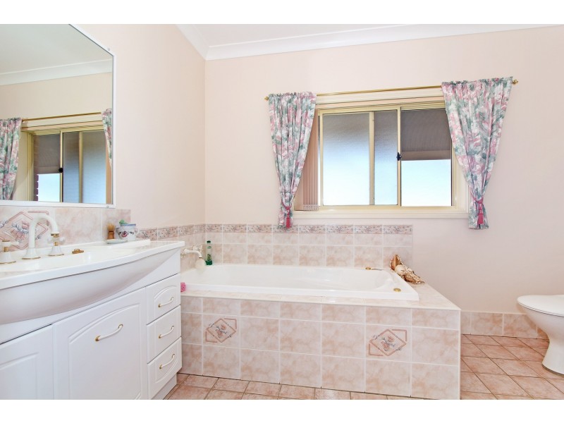 10 Fitzroy Street, Uralla NSW 2358