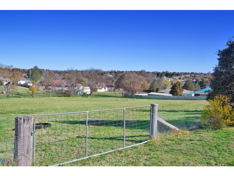 10 Fitzroy Street, Uralla NSW 2358