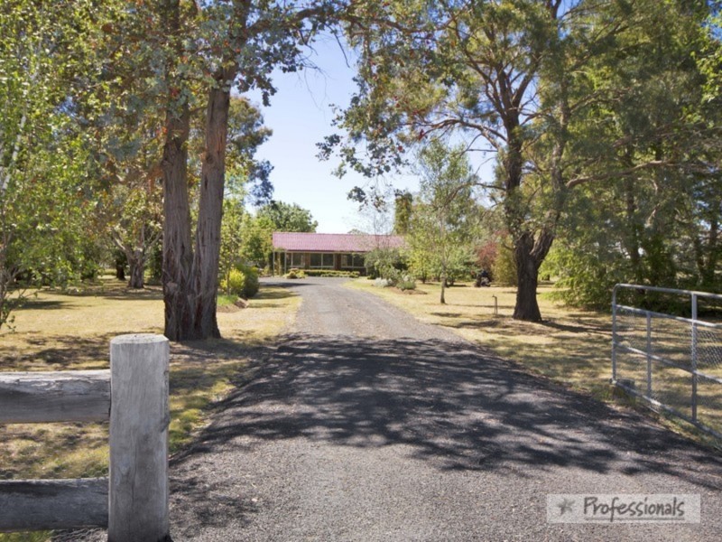 542 Hawthorne Drive, Armidale NSW 2350