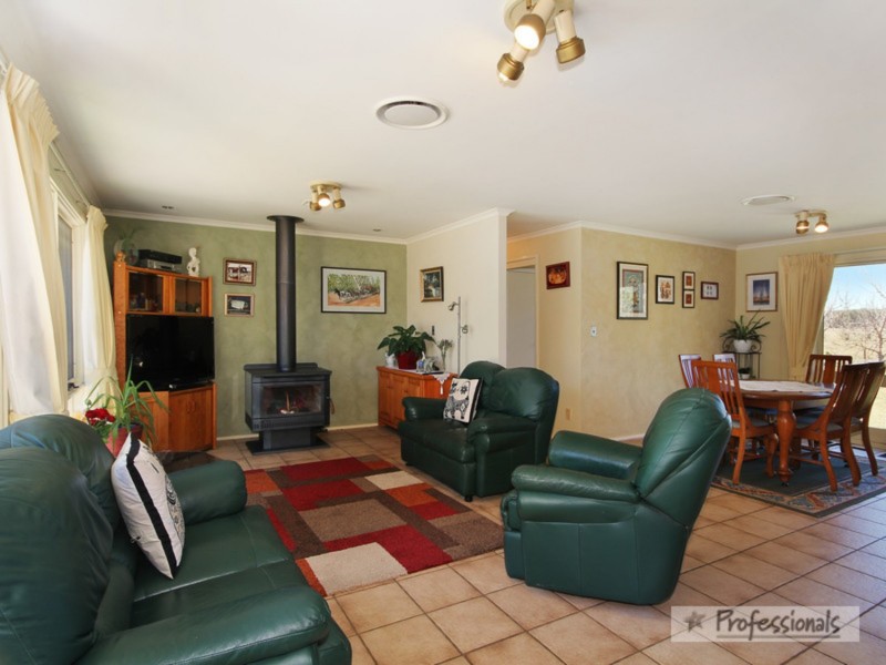 542 Hawthorne Drive, Armidale NSW 2350