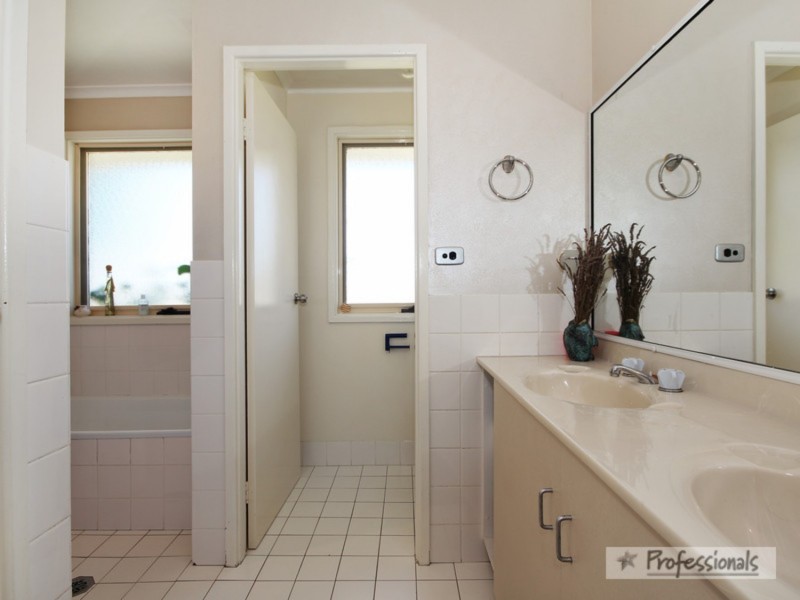 542 Hawthorne Drive, Armidale NSW 2350