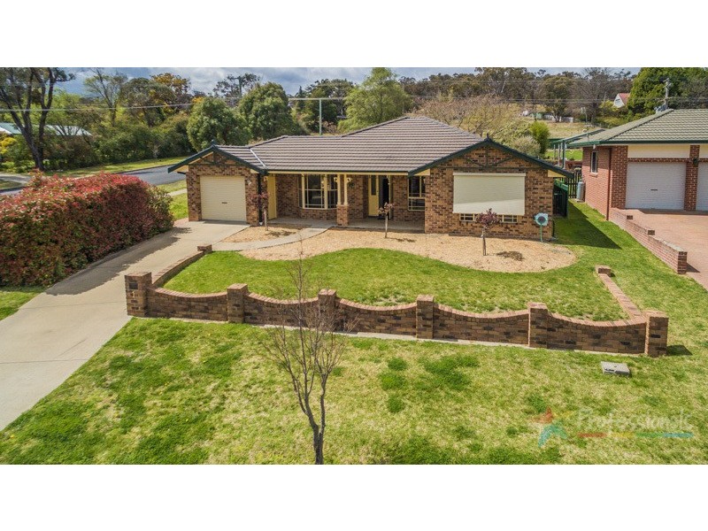 1 Williams Place, Armidale NSW 2350