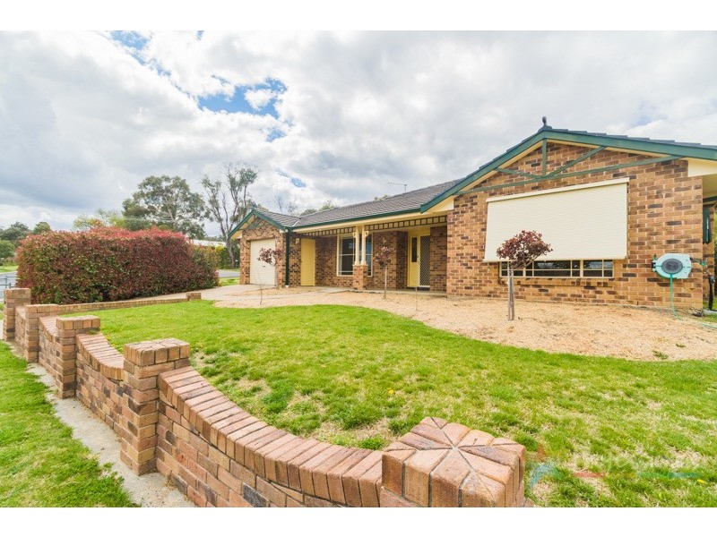 1 Williams Place, Armidale NSW 2350