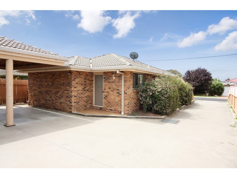 1/16 Naughten Avenue, Armidale NSW 2350