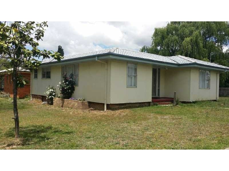 16 McBean Avenue, Armidale NSW 2350