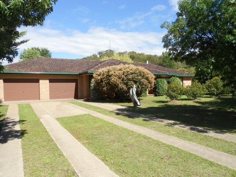 4 Thunderbolts Way, Uralla NSW 2358