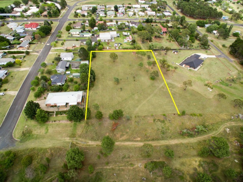 16 Fitzroy Street, Uralla NSW 2358