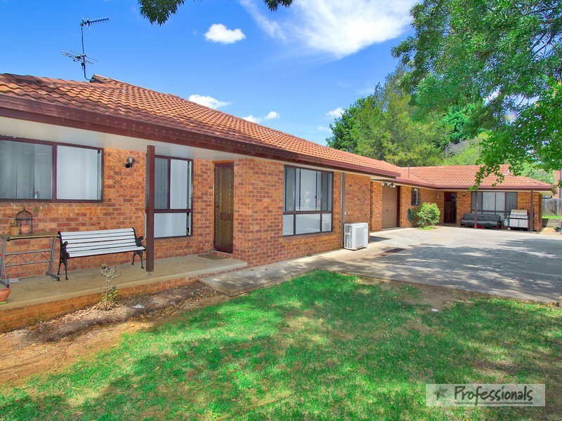 1 & 2/9 Napier Court, Armidale NSW 2350
