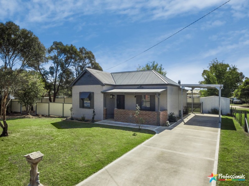 26 McCrossins Street, Uralla NSW 2358