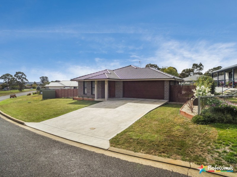 14 Dale Crescent, Armidale NSW 2350