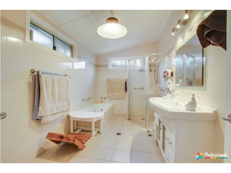 2 Park Street, Uralla NSW 2358