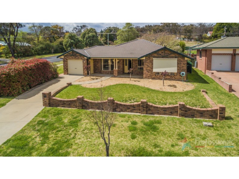 1 Williams Place, Armidale NSW 2350