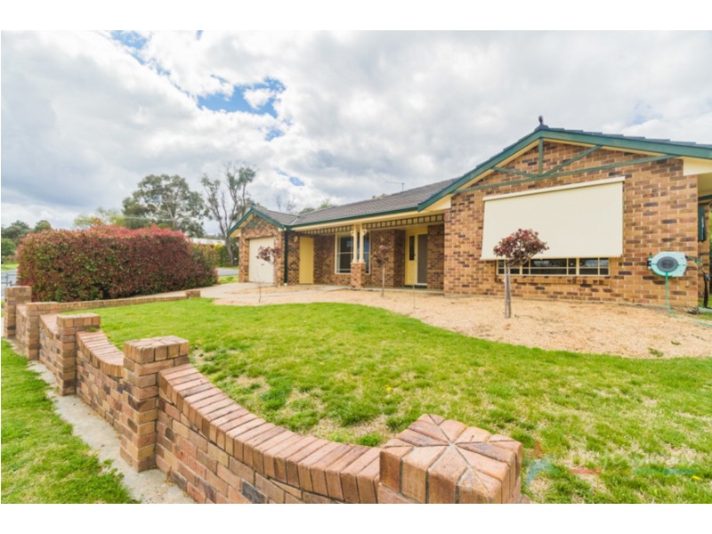 1 Williams Place, Armidale NSW 2350