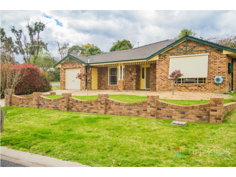 1 Williams Place, Armidale NSW 2350