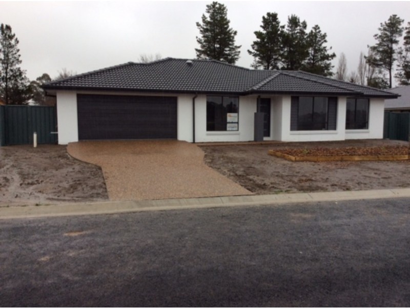 15 Lara Avenue, Armidale NSW 2350