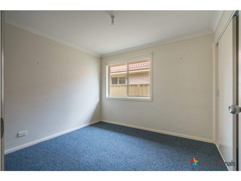 1,2/16 Conningdale Crescent, Armidale NSW 2350