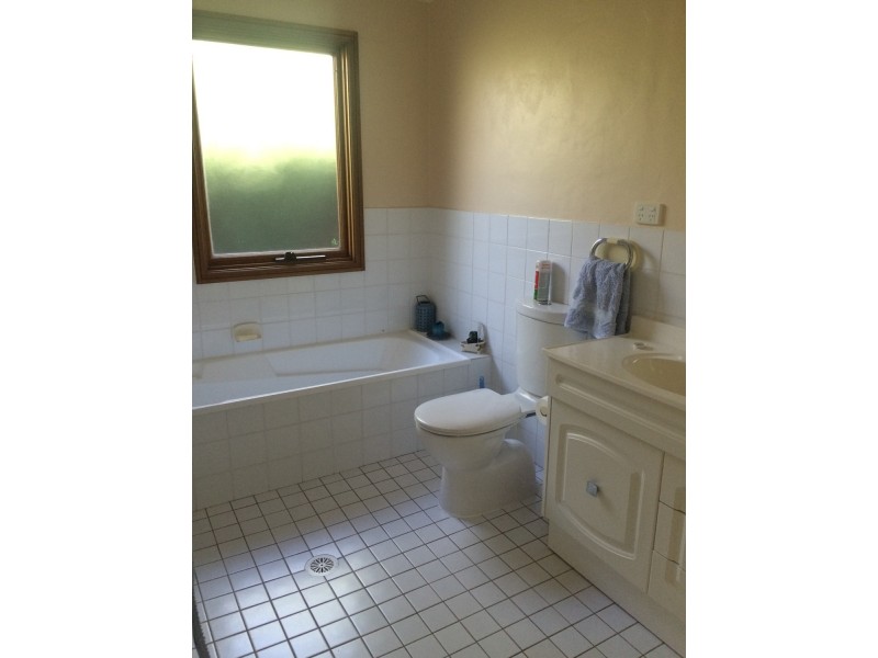 2 Eva Place, Armidale NSW 2350