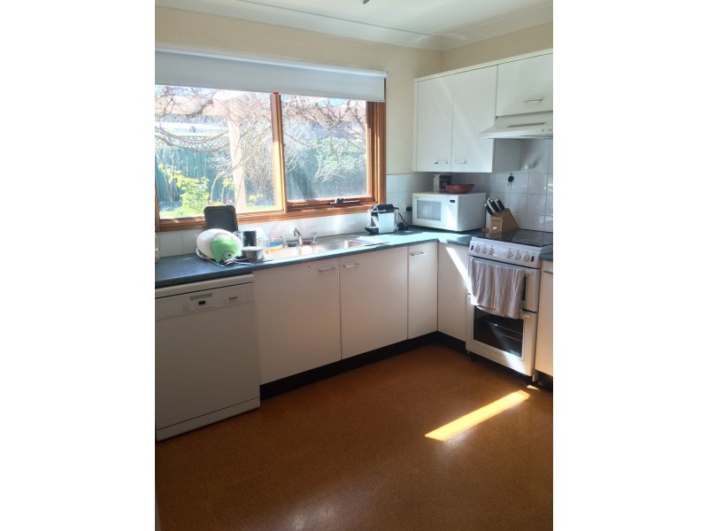 2 Eva Place, Armidale NSW 2350