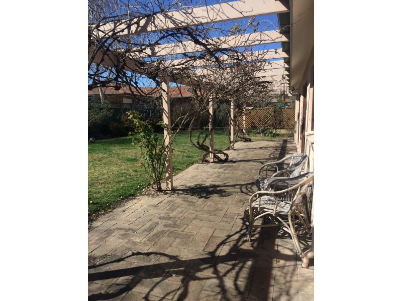 2 Eva Place, Armidale NSW 2350