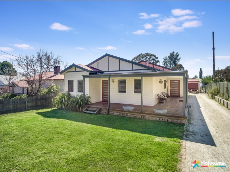 1 St Cuthberts Avenue, Armidale NSW 2350