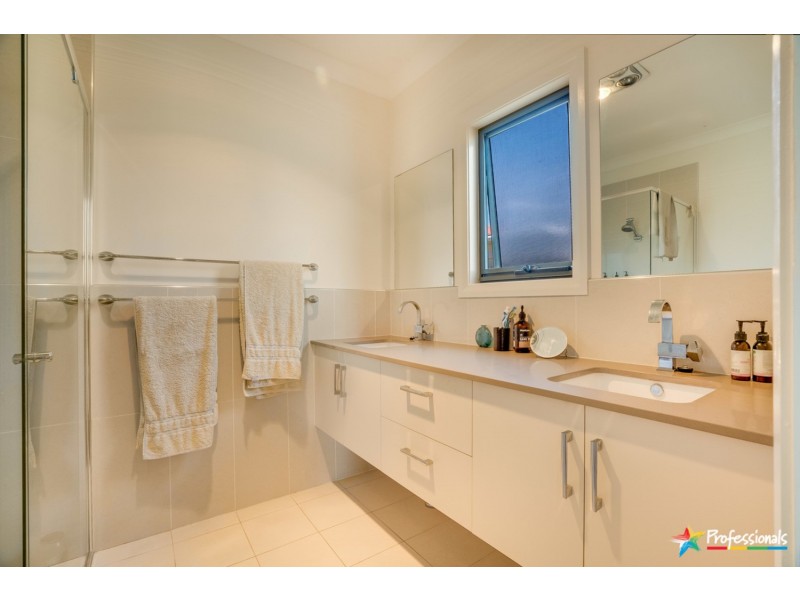 1 St Cuthberts Avenue, Armidale NSW 2350