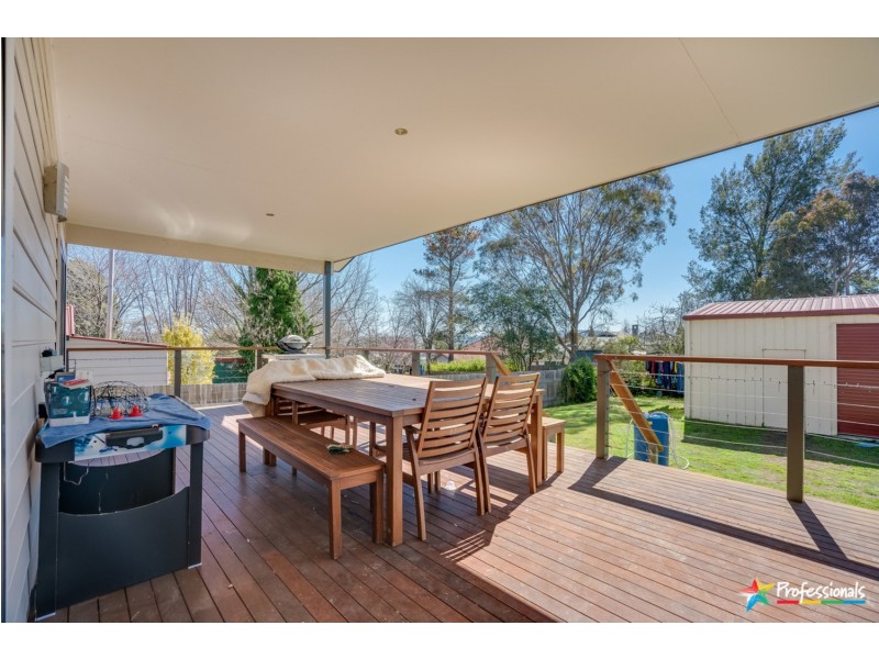 1 St Cuthberts Avenue, Armidale NSW 2350