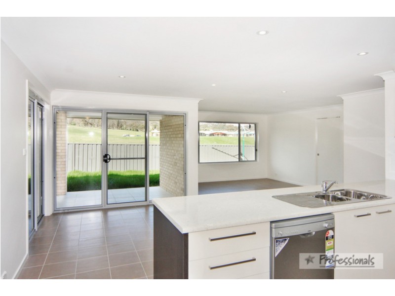 30 Albion Close, Armidale NSW 2350