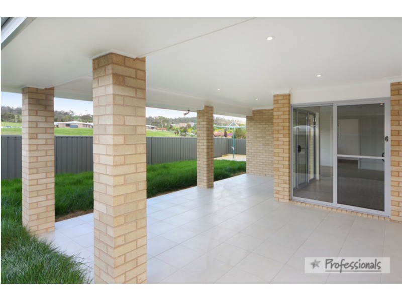 30 Albion Close, Armidale NSW 2350