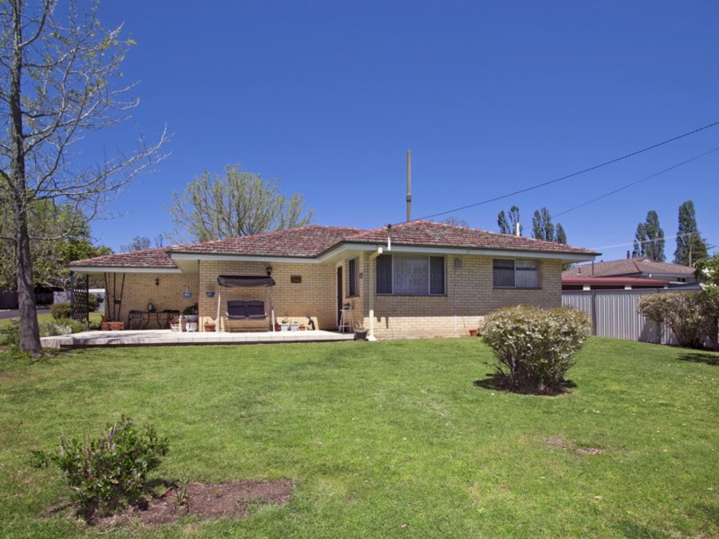 9 McShane Avenue, Armidale NSW 2350