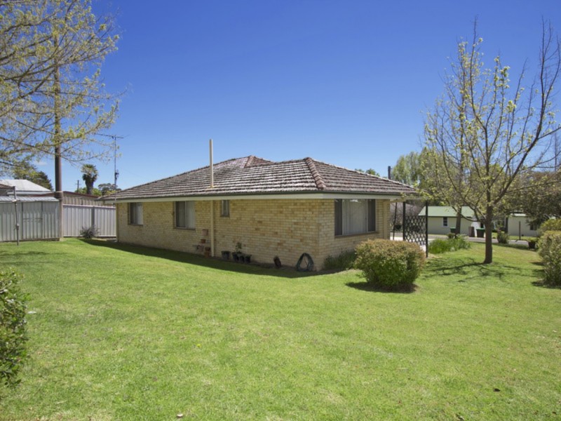 9 McShane Avenue, Armidale NSW 2350