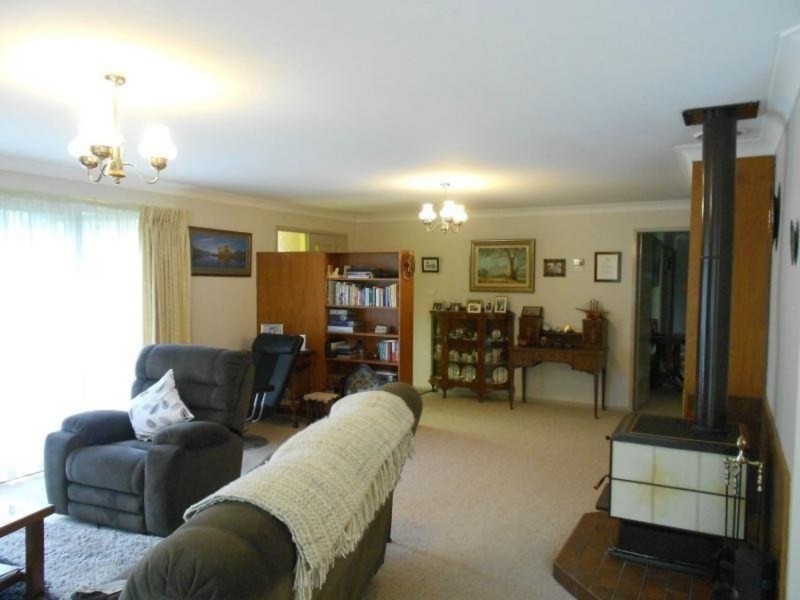 4 Thunderbolts Way, Uralla NSW 2358