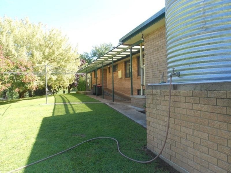 4 Thunderbolts Way, Uralla NSW 2358