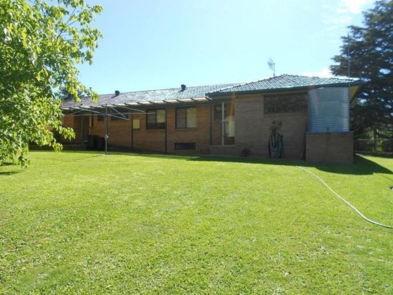 4 Thunderbolts Way, Uralla NSW 2358