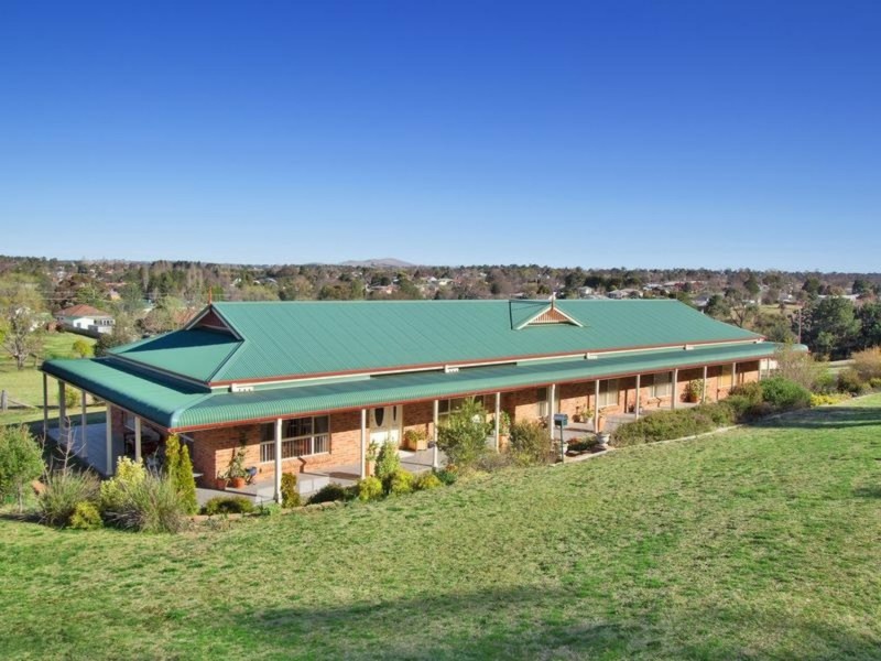 10 Fitzroy Street, Uralla NSW 2358