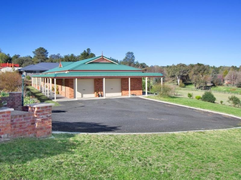 10 Fitzroy Street, Uralla NSW 2358