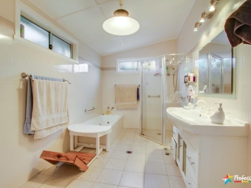 2 Park Street, Uralla NSW 2358