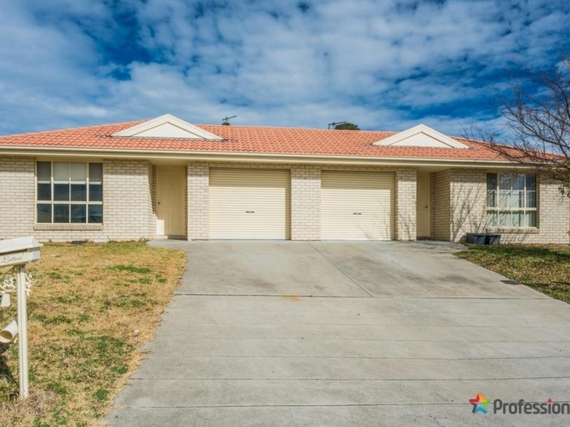 1&2/16 Conningdale Crescent, Armidale NSW 2350