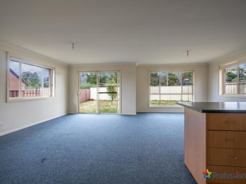 1&2/16 Conningdale Crescent, Armidale NSW 2350