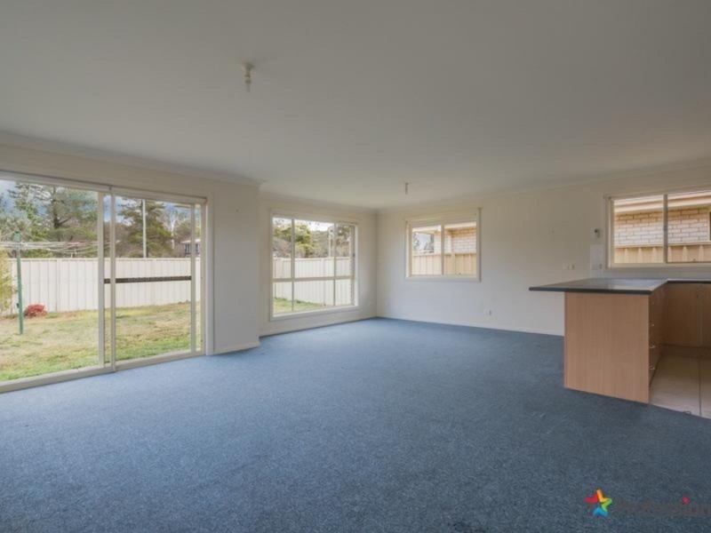 1&2/16 Conningdale Crescent, Armidale NSW 2350