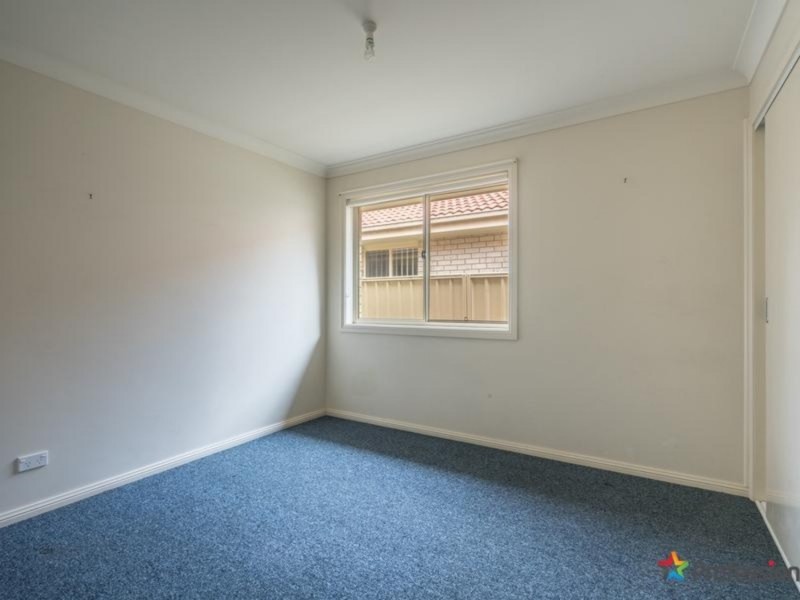 1&2/16 Conningdale Crescent, Armidale NSW 2350