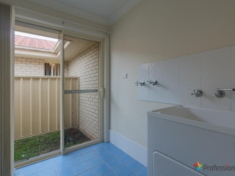 1&2/16 Conningdale Crescent, Armidale NSW 2350