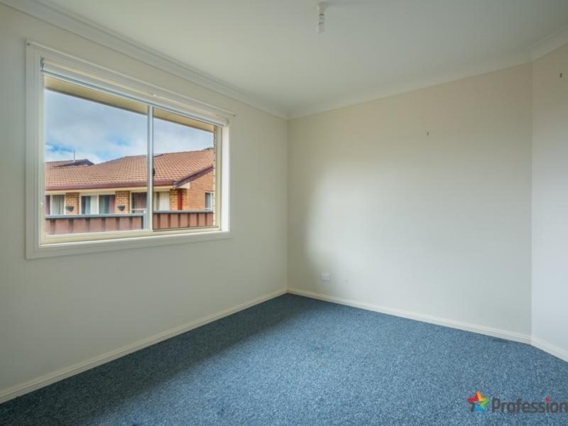 1&2/16 Conningdale Crescent, Armidale NSW 2350