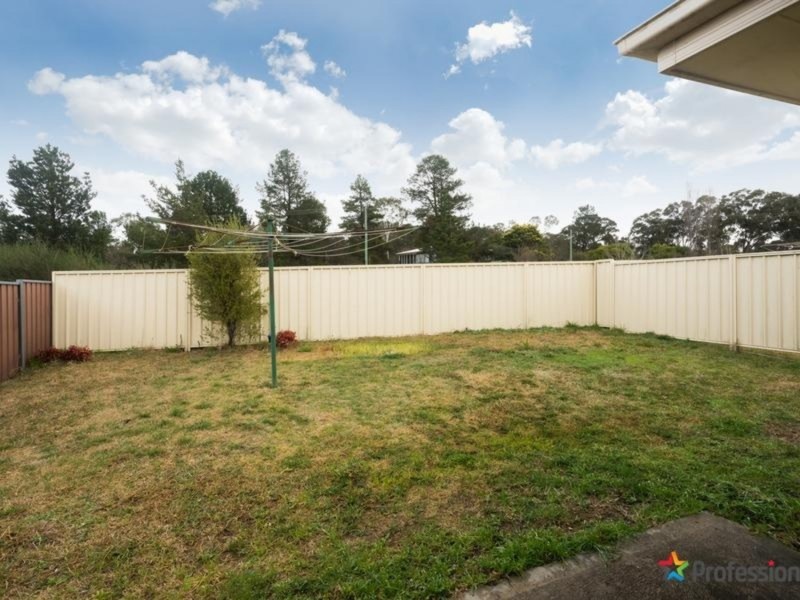 1&2/16 Conningdale Crescent, Armidale NSW 2350