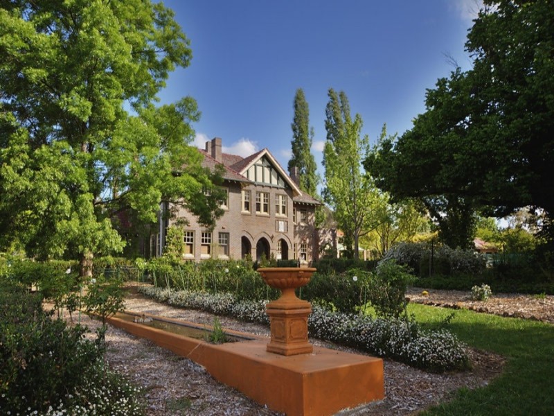 2/2 Uralla Road, Armidale NSW 2350