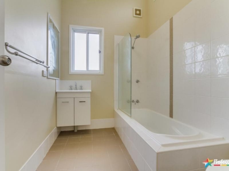 22 Dale Crescent, Armidale NSW 2350