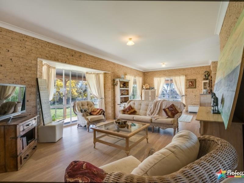 66 Milne Road, Armidale NSW 2350