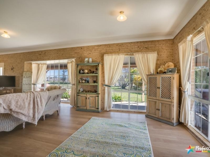 66 Milne Road, Armidale NSW 2350