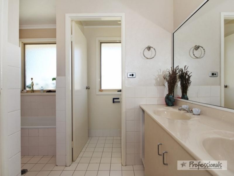 542 Hawthorne Drive, Armidale NSW 2350